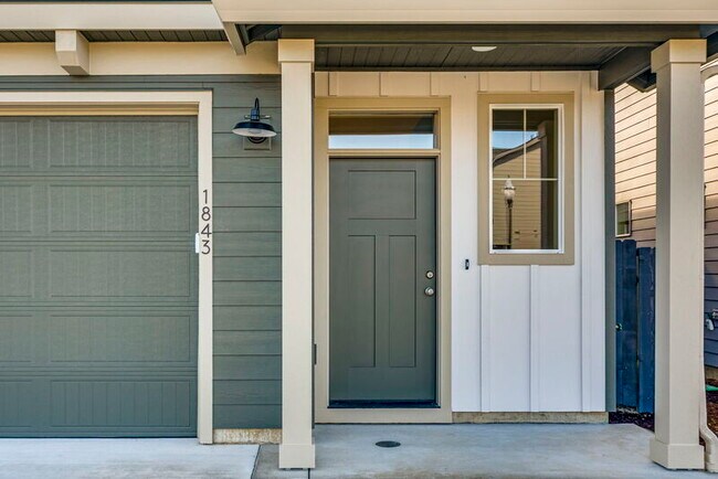 Building Photo - 1843 NW 18th Way