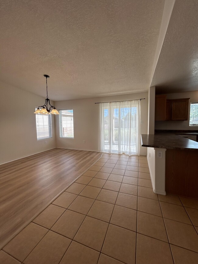 Foto del edificio - 6120 Loro Ave NW