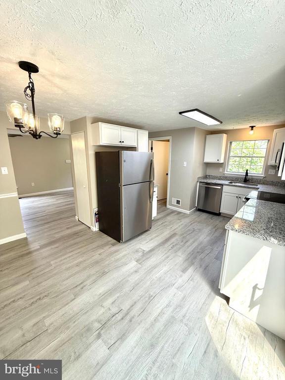 Building Photo - 4850 Magpie Ln