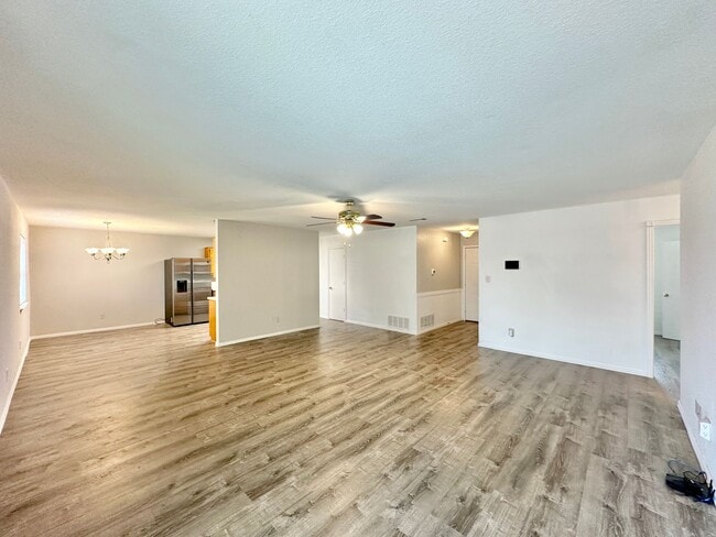 Building Photo - 1/2 Off First Months Rent!  Viewable Now!