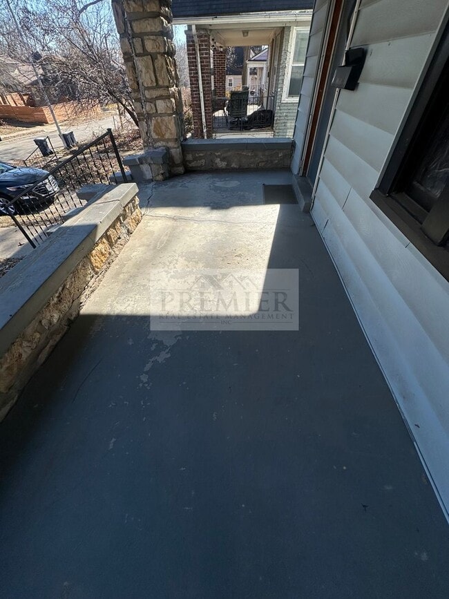 Building Photo - 5830 Tracy Ave