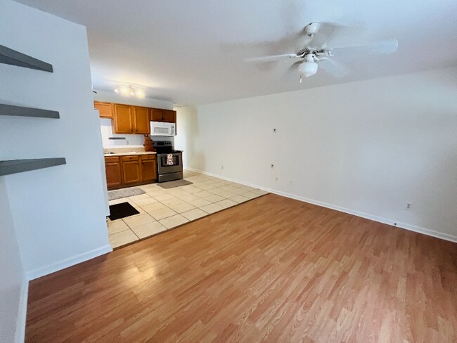 Building Photo - 226 Dobbs St