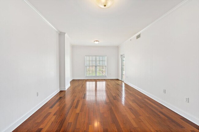 Building Photo - Stunning Berkman Plaza Condo