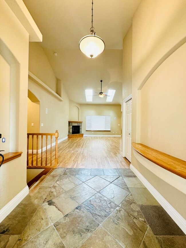 Building Photo - Stunning Executive 4 Bedroom 2 Bath Home in Northwest Loveland - 3-Car Garage!