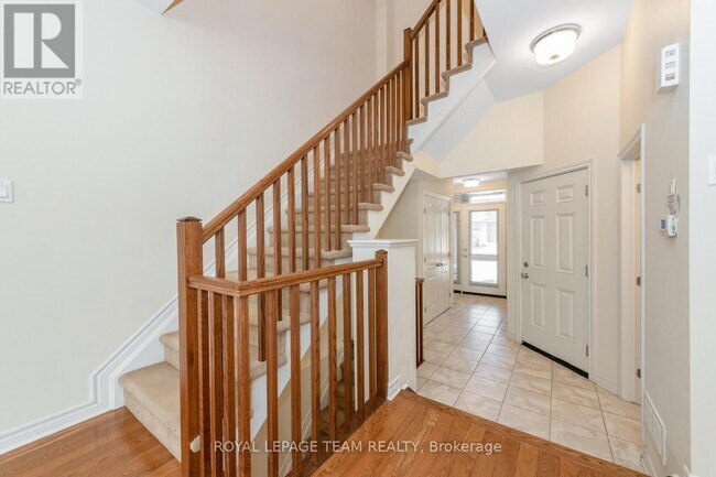 Building Photo - 711 Sora Wy