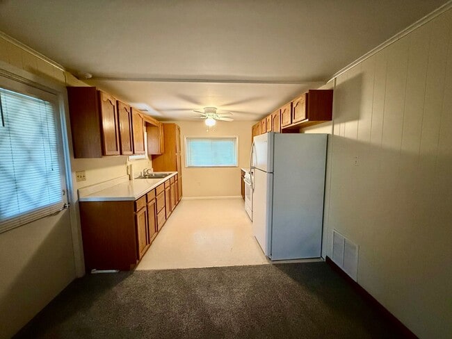Building Photo - Hopewell - Near 5 Points - 2 Bedroom - 2 B...