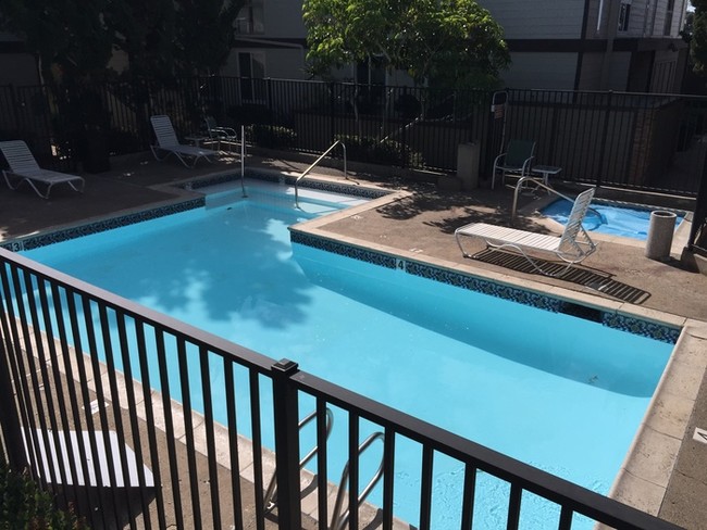 Building Photo - Centrally located Serra Mesa Condo