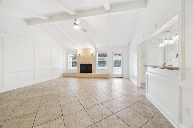 Building Photo - 10211 Olympia Dr