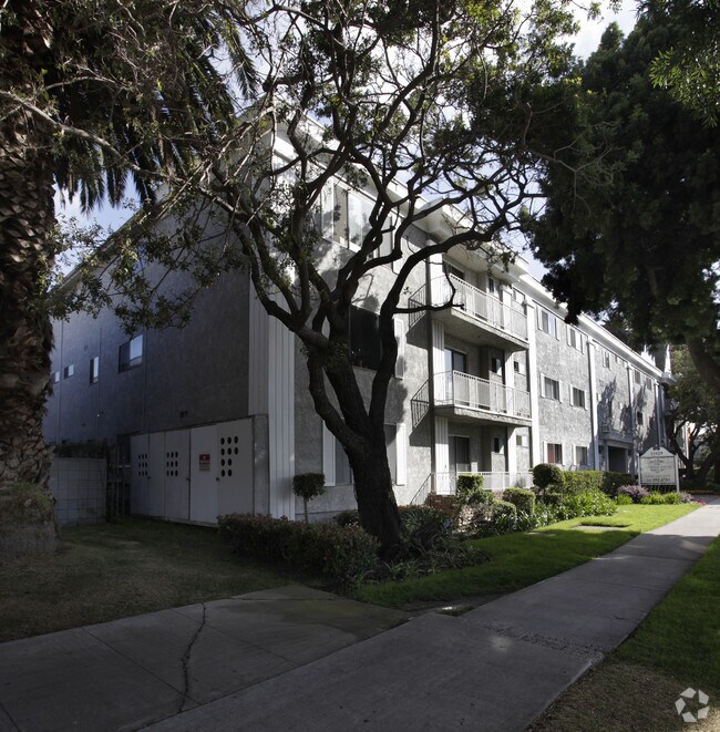 Colonial House Apartments Los Angeles Ca Apartments Com
