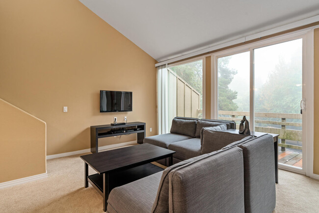 Building Photo - 4 Touchstone