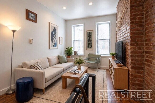 Foto del edificio - Crown Heights Backyard Duplex | 3 Bedrooms + Bonus Space | 2.5 Baths