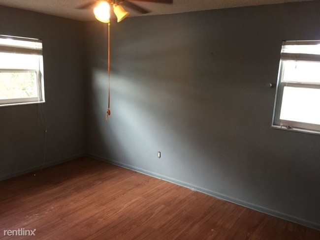 Building Photo - 1 br, 1 bath House - 5503 Oakway Rd