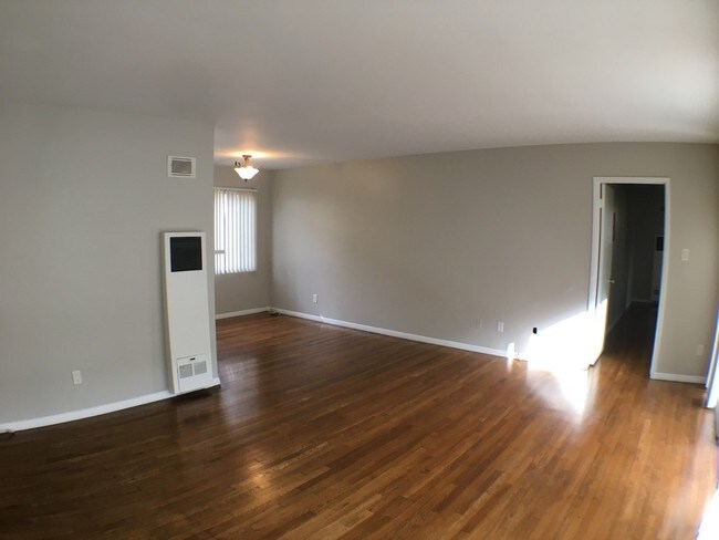 Building Photo - 9235 Crenshaw Blvd