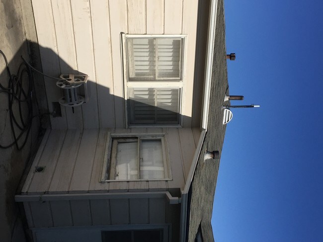 Foto del edificio - Triplex Cash Flow West of Hawthorne