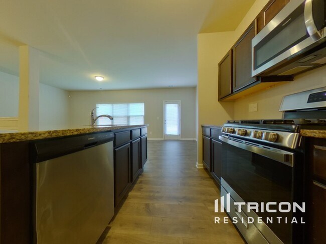 Building Photo - 3303 Lowland Dr