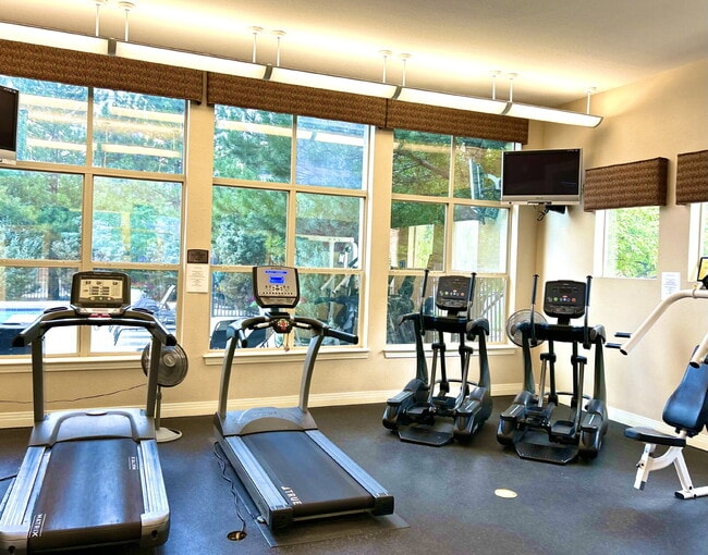 Foto del edificio - Bright & Peaceful 2 Bed, 2 Bath Corner Con...