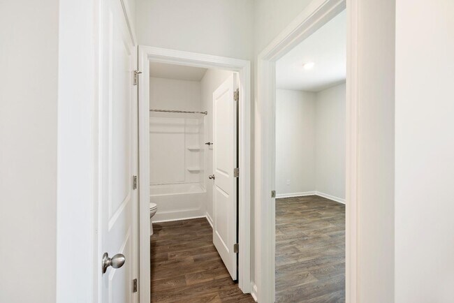 Building Photo - 830 Lilyford Ln
