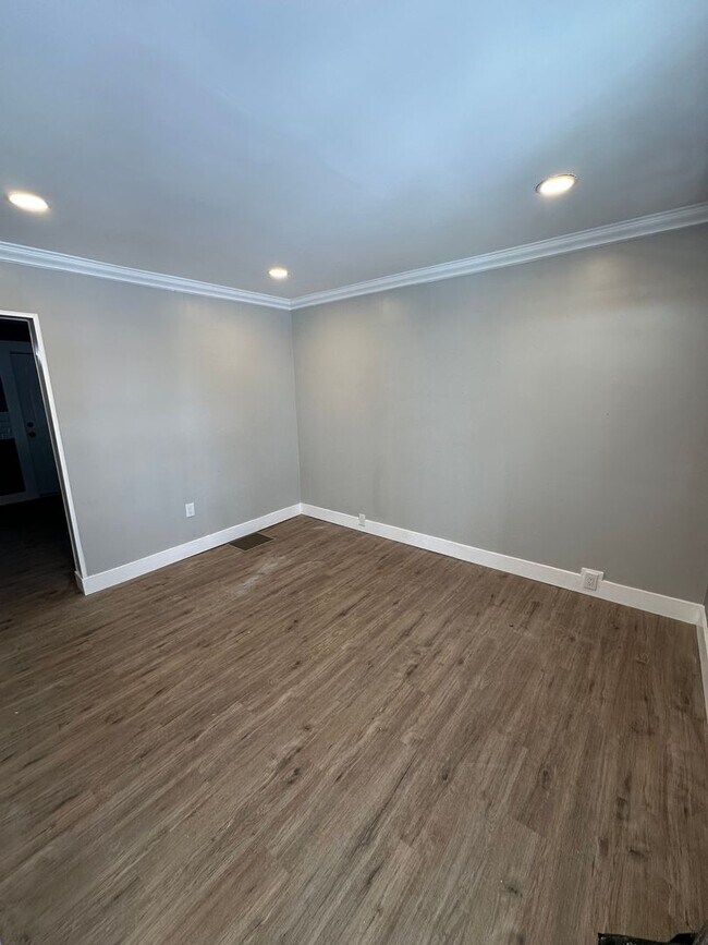 Foto del edificio - Beautiful renovated 2 bed, 1 bath