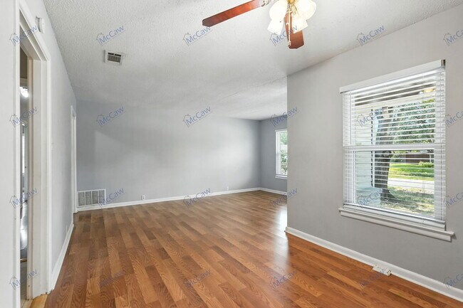Building Photo - 1520 Hilltop Dr