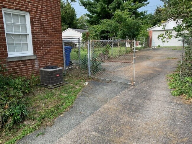 Photo - Duplex located close to UK, Downtown or St Joe Hospital   20260716 House