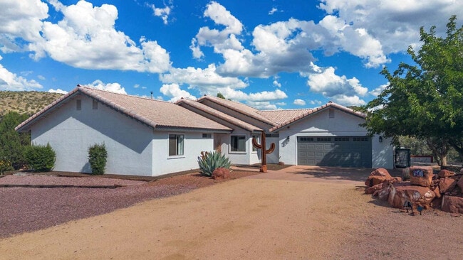 Foto del edificio - 627 Elmersville Rd