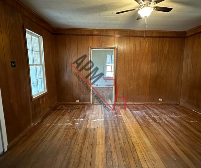 Building Photo - Cute Little 2 bedroom House