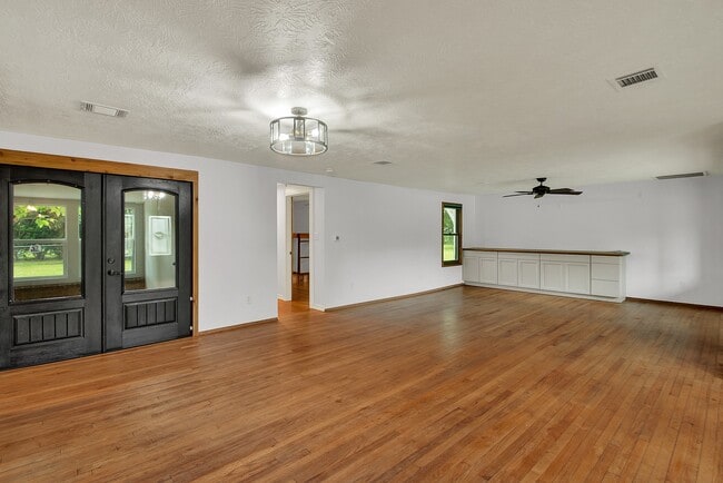 Building Photo - 307 Carrell St