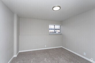 2BR, 1BA - 987SF - Monaco Apartments