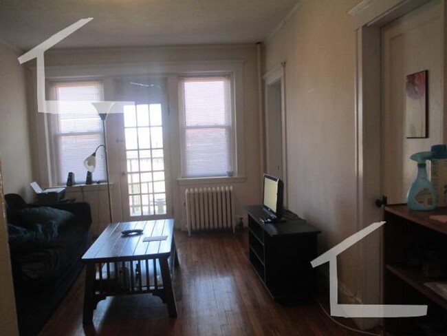 Foto del edificio - Large 2 bed located near the Green Line in...