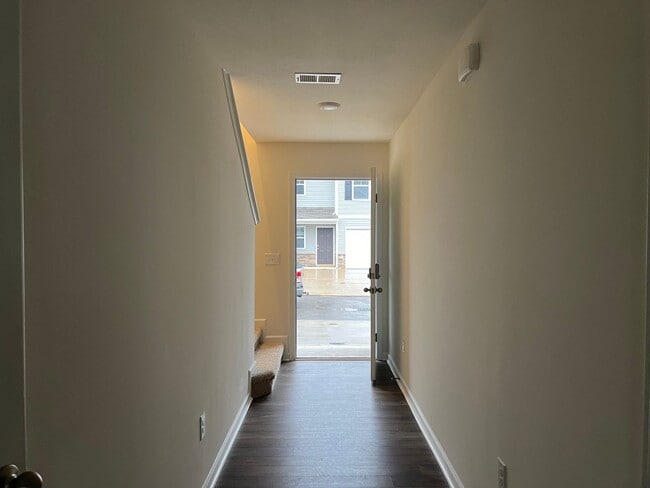 Building Photo - 724 Theobald Wy