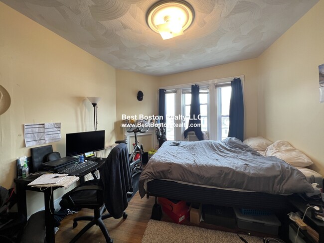 Building Photo - 59 Cedar St