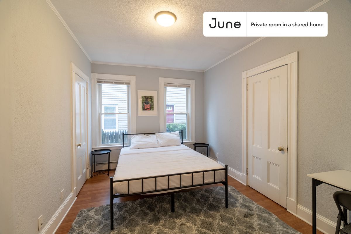 Primary Photo - Private bedroom in 3 bed/1 bath Home