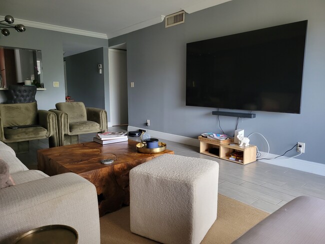 Building Photo - 22100 Palms Way