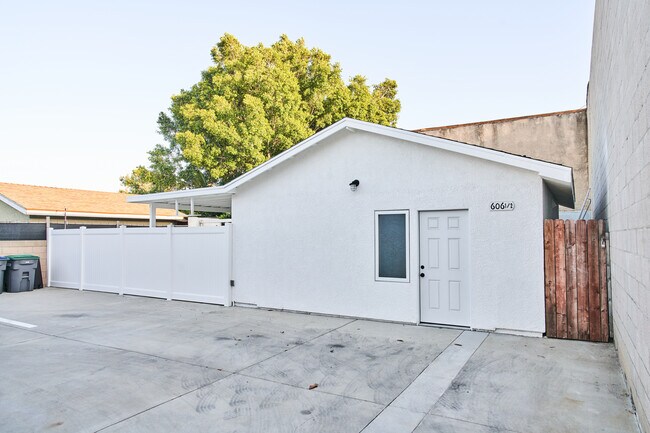 Foto del edificio - 606 E Realty St