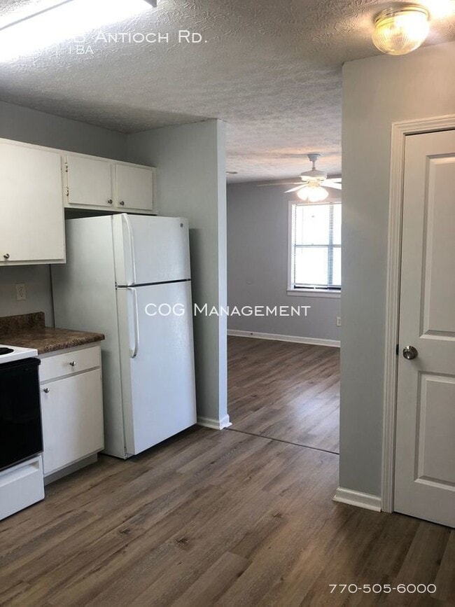 Building Photo - Cute 2 bedroom 1 bath Duplex!