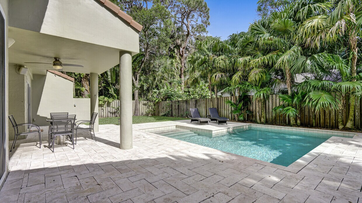 Primary Photo - 2500 SW 21st St