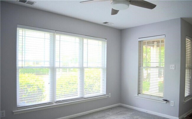 Building Photo - 991 Hollymeade Cir
