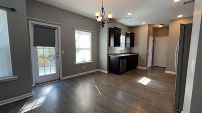 Foto del edificio - 1605 Longleaf Ct
