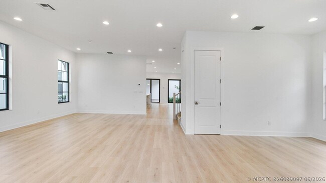 Foto del edificio - 13136 Alton Rd