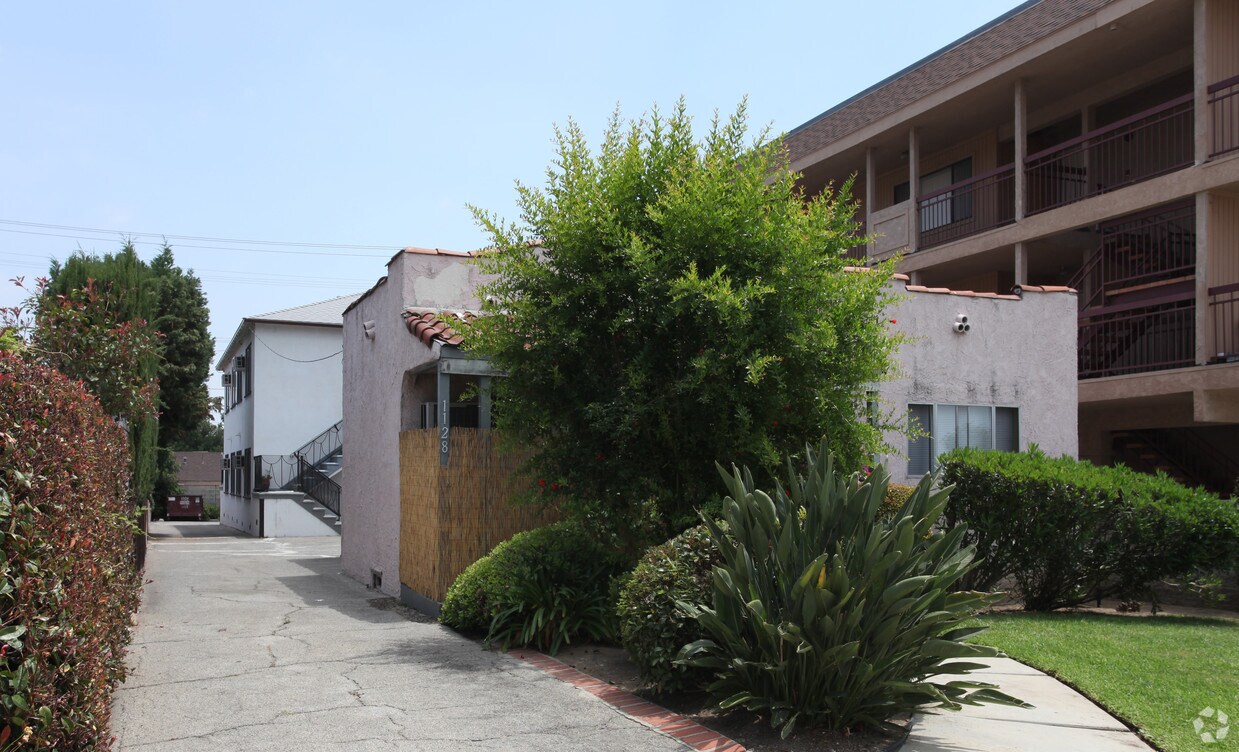 Building Photo - 1128 Irving Ave