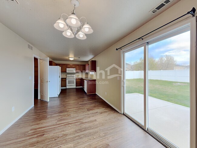 Building Photo - 363 E Ivy Glade St