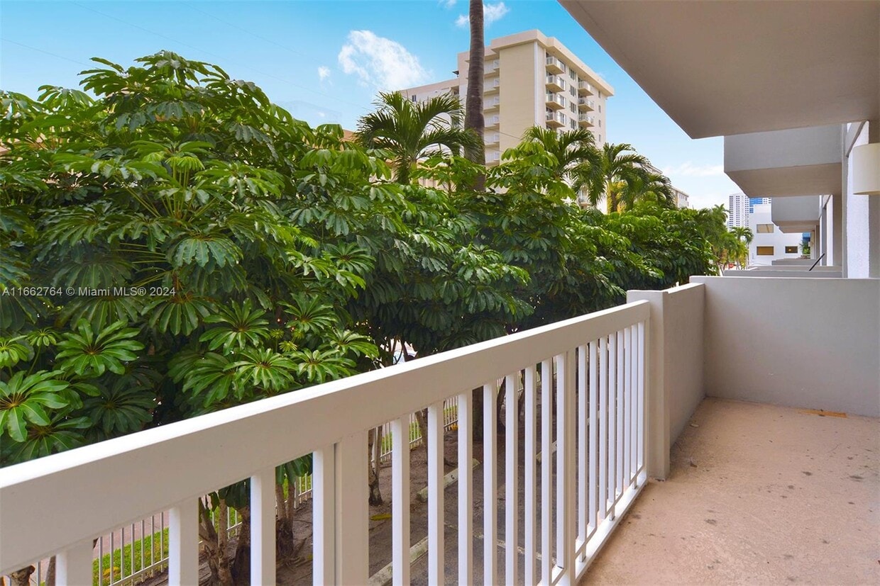 1335 Lincoln Rd Unit 1670 Bay Rd 2D, Miami Beach, FL 33139 Condo