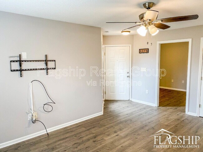 Foto del edificio - 531-B Spring Forest Rd