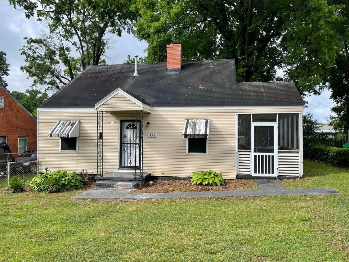 Primary Photo - Cozy Two Bedroom Bungalow!