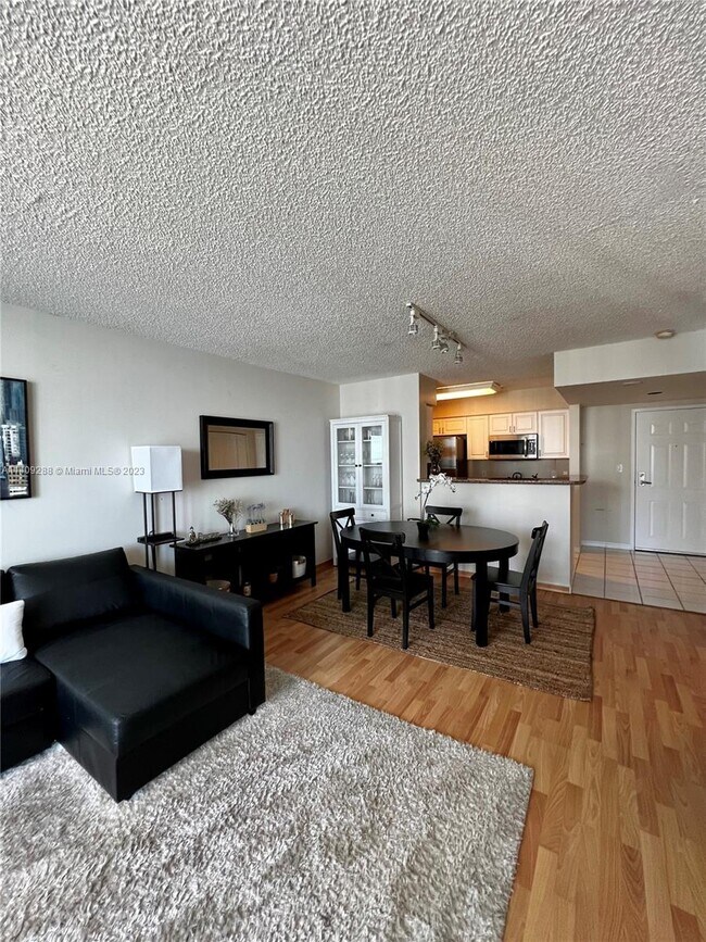 Building Photo - 1155 Brickell Bay Dr