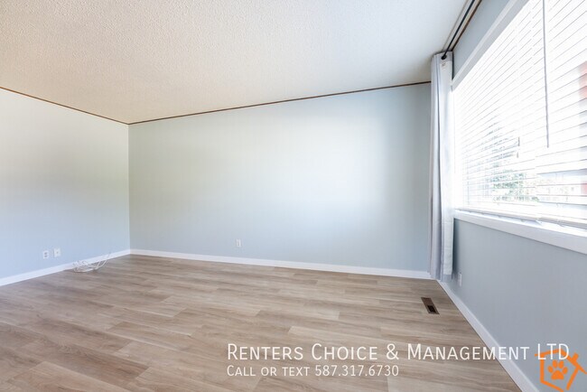 Building Photo - Half Duplex with Must-See Garage & Large Yard!