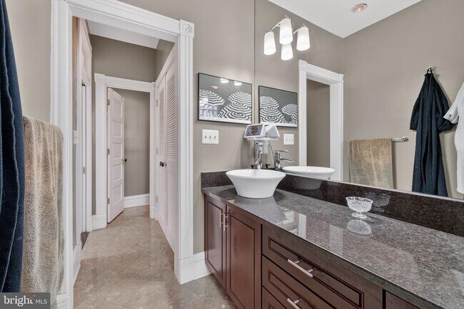 Foto del edificio - 1731 Riggs Pl NW