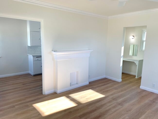 Living to kitchen - 1809 12th St