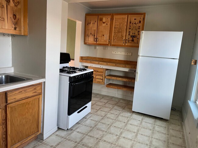 Building Photo - 526 1/2 E 7th St