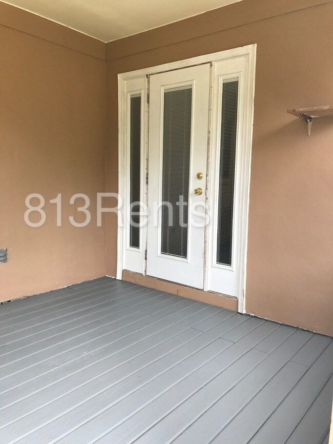 Building Photo - 712 Oak Ridge Dr